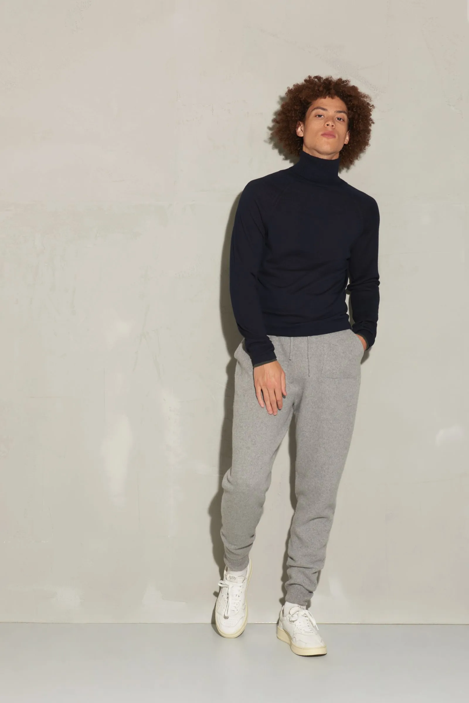 04651/ A TRIP IN A BAG cashmere jogger pants 'The cashmere Pant' grey