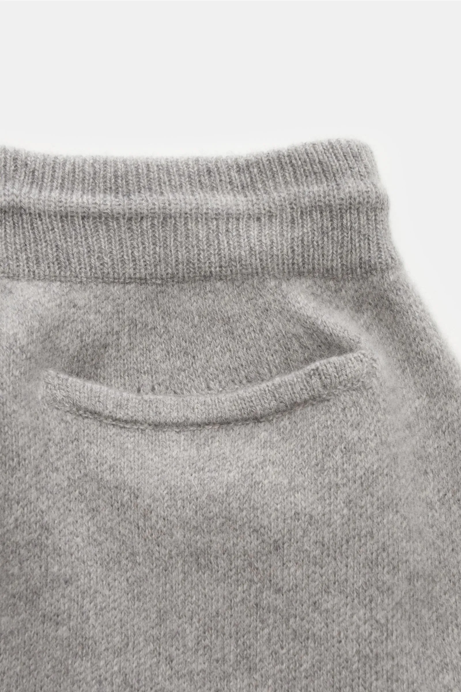 04651/ A TRIP IN A BAG cashmere jogger pants 'The cashmere Pant' grey