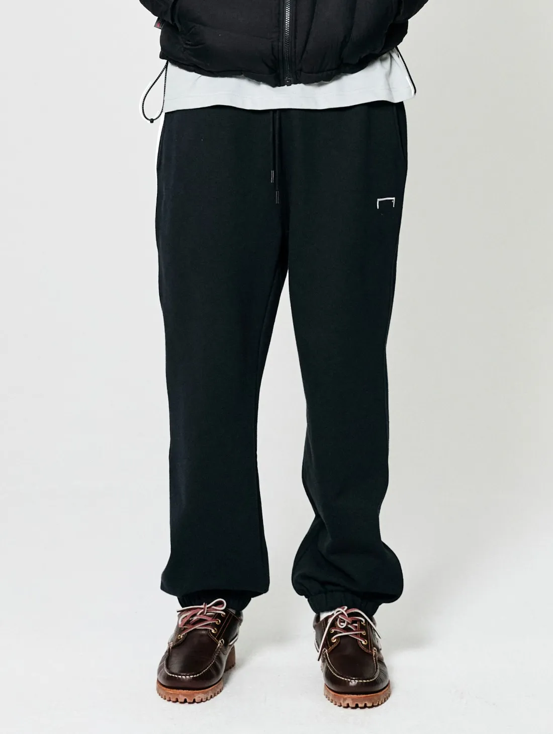 ESSENTIAL JOGGER PANTS-BLACK