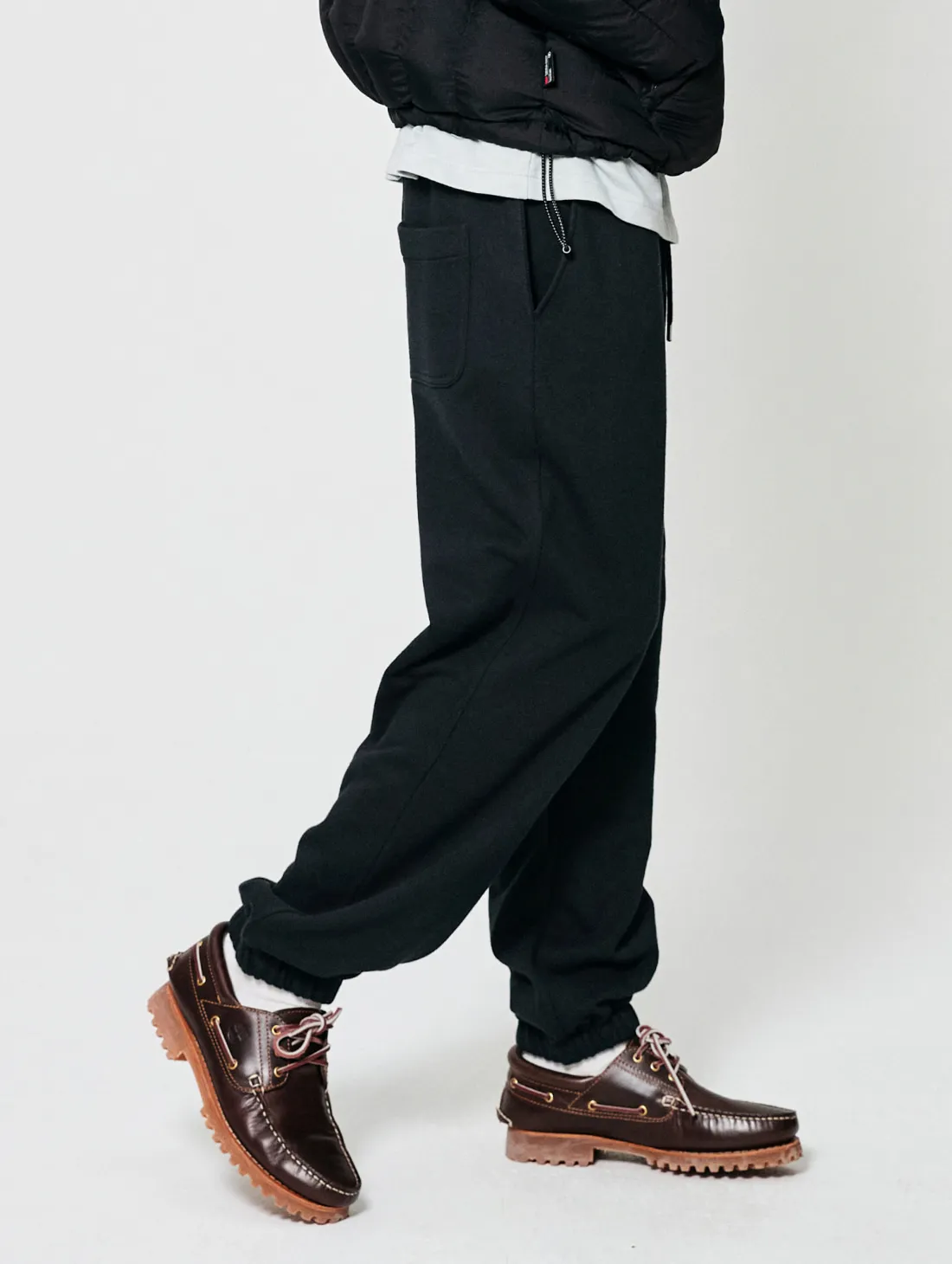 ESSENTIAL JOGGER PANTS-BLACK