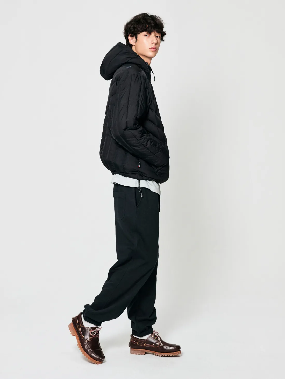 ESSENTIAL JOGGER PANTS-BLACK