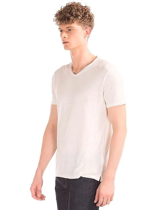 GAP Men White Cotton Linen V-Neck Tee