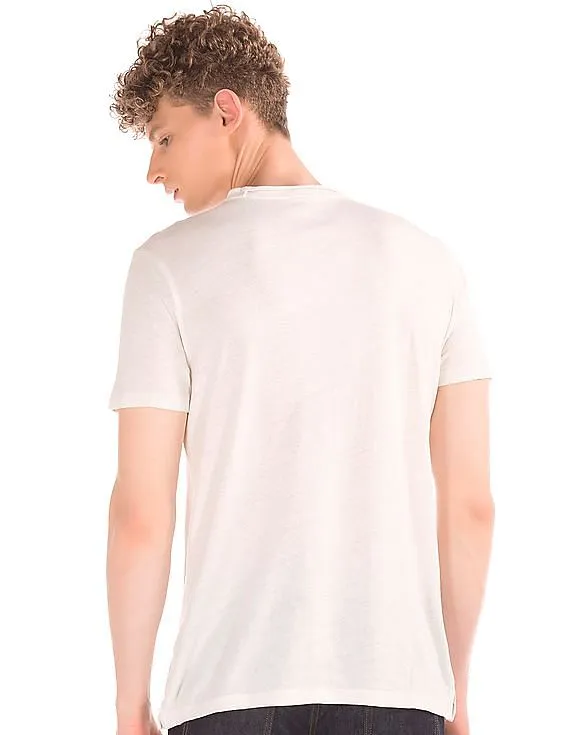 GAP Men White Cotton Linen V-Neck Tee