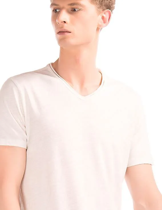 GAP Men White Cotton Linen V-Neck Tee