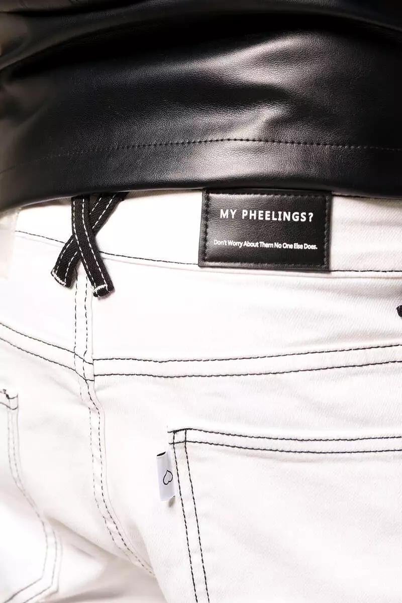 Pheelings HEART BREAK OF SUCCESS FLARE STACK DENIM (WHITE/BLACK)