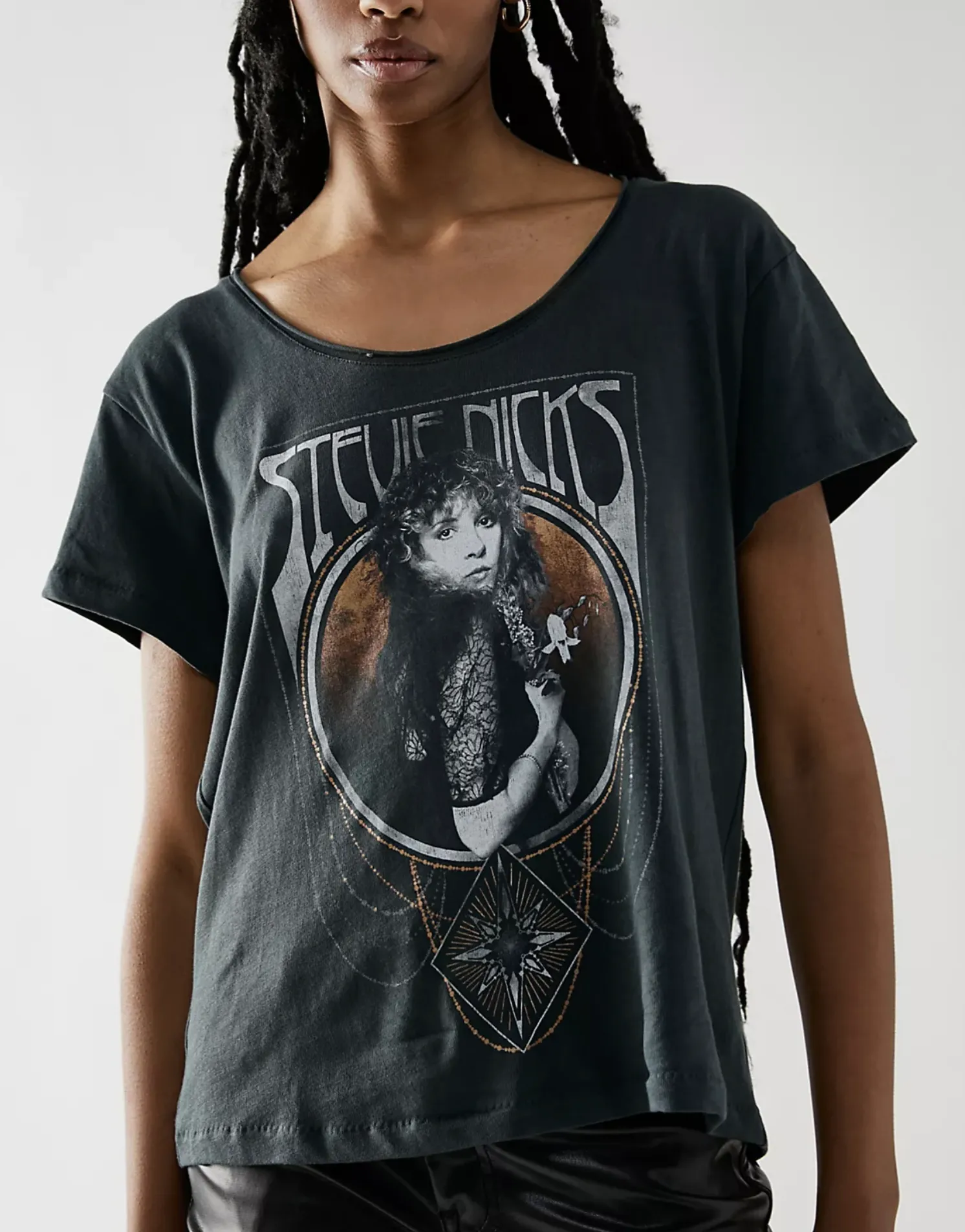 STEVIE NICK SCOOP NECK TEE