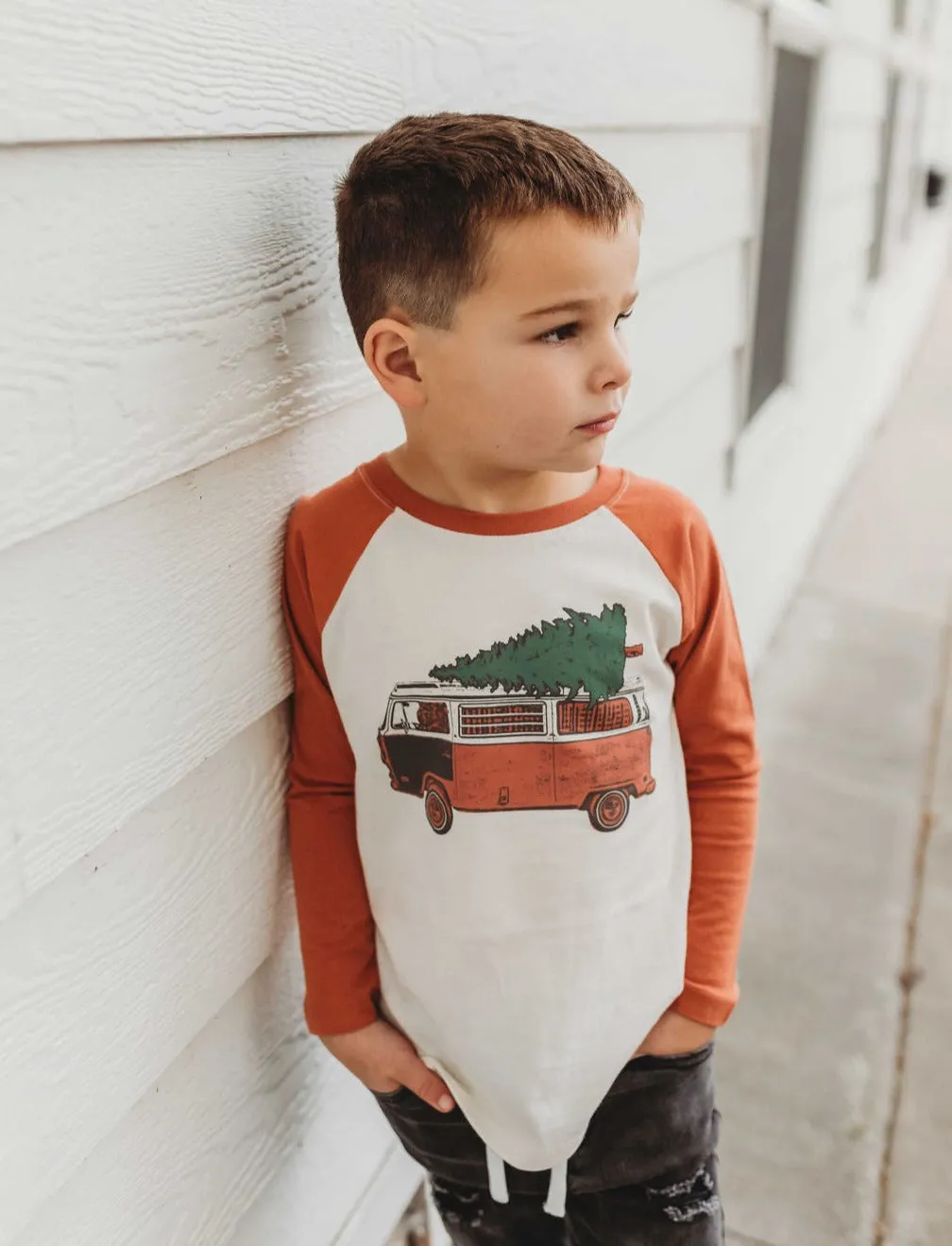 TINY WHALES CHRISTMAS MOBILE LONG SLEEVE TEE | NATURAL/FADED BLACK