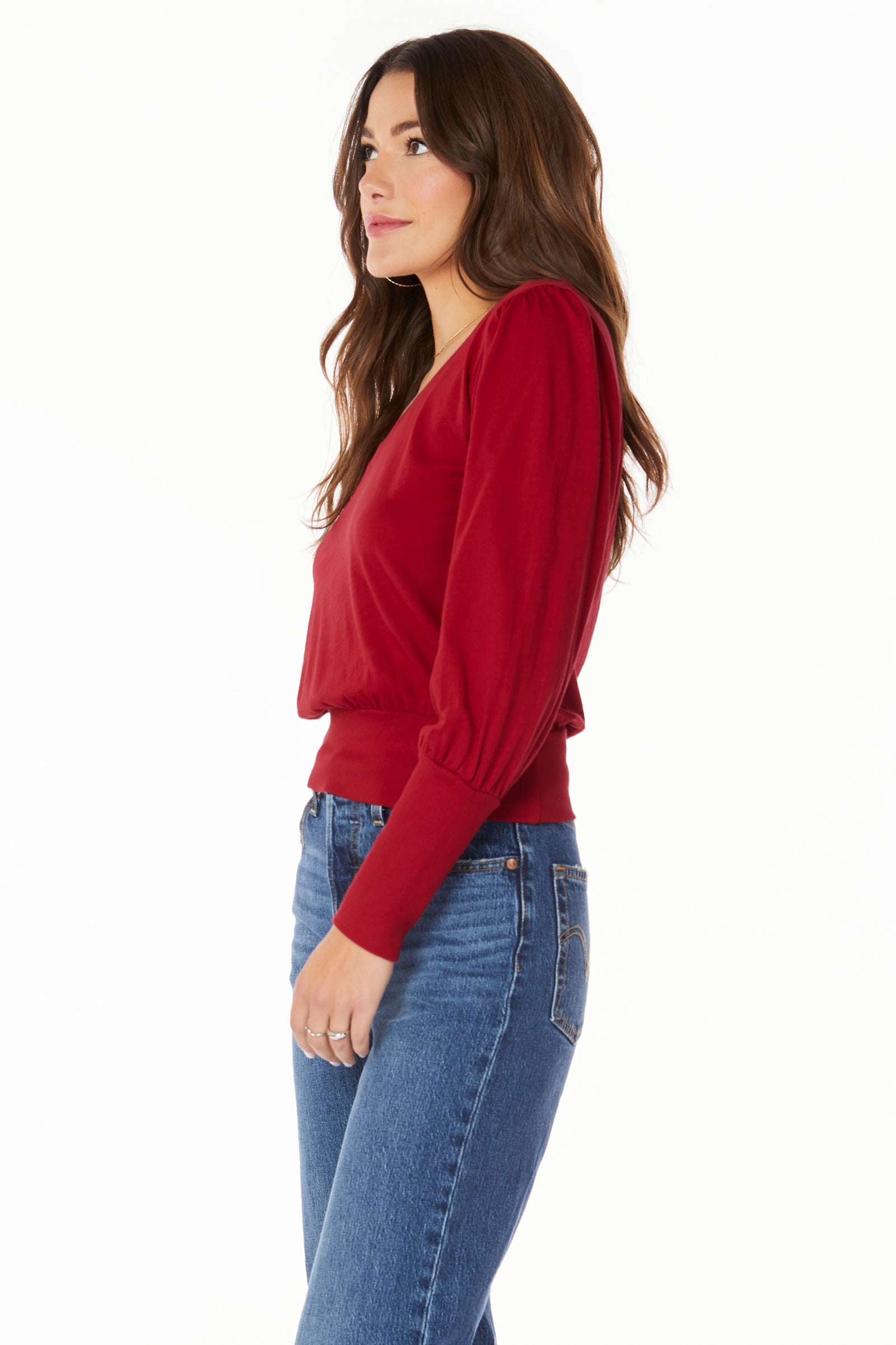 V-NECK SHIRRED SLEEVE RIB HEM TOP